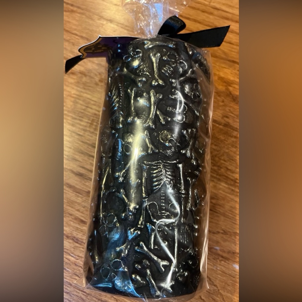 NWT Moonlight Manor Black and Silver Skeleton Patterned pillar candle